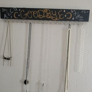Necklace hanger